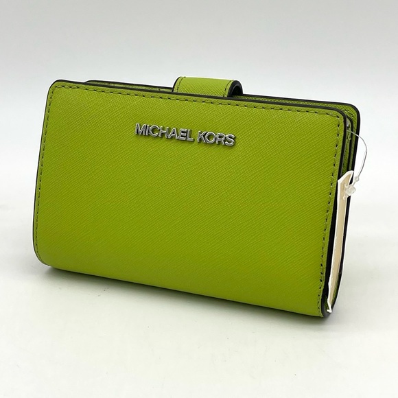 Michael Kors Handbags - Michael Kors Medium Bifold Zip Corner Wallet